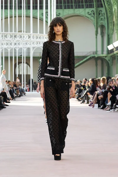 Look 48